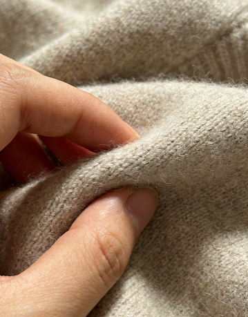 Testing cashmere softness and durability by hand