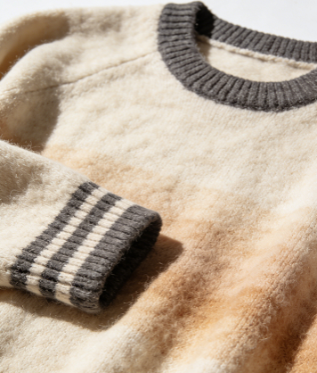 Color contrast in cashmere sweaters