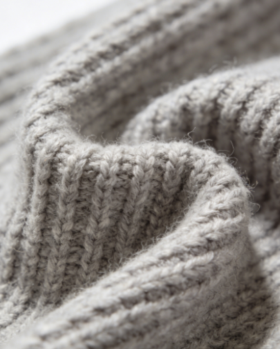 Details of the light grey cashmere sweater