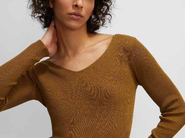 How to Care for Merino Wool, Cashmere & Alpaca Sweaters and Knitwear (Complete Cleaning & Storage Guide+ 5 FAQs)