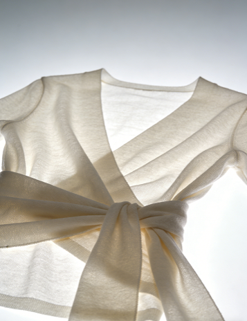 Ultra-fine cashmere knit designed for summer breathability