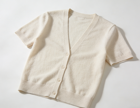 Lightweight cashmere cardigan suitable for spring layering 
